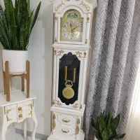 ساعت ایستاده کاملا سالم