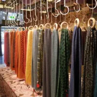 فروشنده خانم برای شیفت عصر