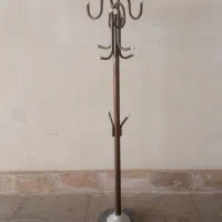 چوب لباسی ایستاده