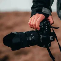 فیلمبردار و عکاس هستم با تجهیزات کامل