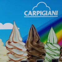 استخدام فروشنده آقا در بستنی فروشی