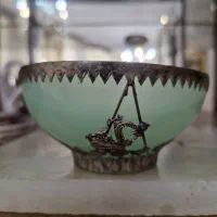 کاسه قدیمی بارفتن سبز یشمی نقش برنجی سیمرغ نفیس