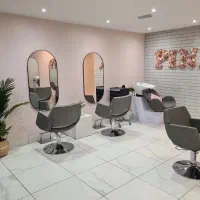 ناخن کار/ فیشیال کار/ مژه کار
