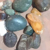 چند تامشکوک  سنگ شهاب و یشم و غیره فروشی