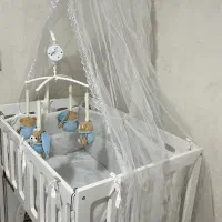 تخت کنار مادر