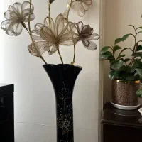 گلدان نقش دار با گل