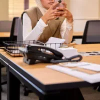 فروشنده خانم تجهیزات کافه