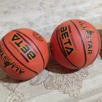 دو عدد توپ بسکتبال