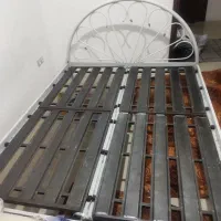 تخت فلزی سبک و قابل مونتاژ