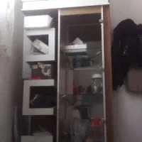 بوفه درحد درش شیشه ای که شکستس