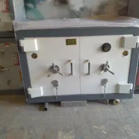 گاوصندوق،  زیرویترینی