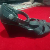 کفش|کیف، کفش، کمربند|اقبالیه, |دیوار