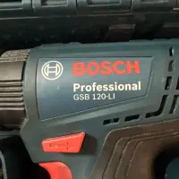 یک دستگاه دریل شارژی و یک دستگاه فرز