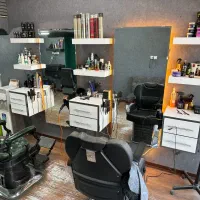 فروش دکور آرایشگاه و صندلی برقی|آرایشگاه و سالن‌های زیبایی|یزد, |دیوار