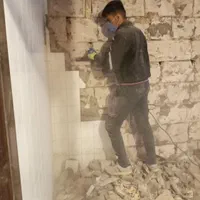 تخریب ساختمان داخلی با هیلتی وبنای کاشیکاری|خدمات پیشه و مهارت|محمدیه-قزوین, |دیوار