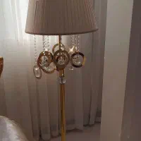 آباژور ایستاده