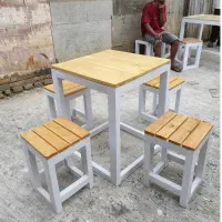 چهارپایه فلزی همراه با میز پایه فلزی