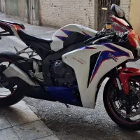 سی بی آر ۱۰۰۰ آر آر مدل ۲۰۰۸ cbr1000rr 2008