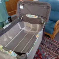 تخت کنار مادر