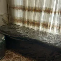 یک عدد کاناپه و صندلی کانتر