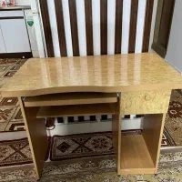 میز تحریر در حد نو