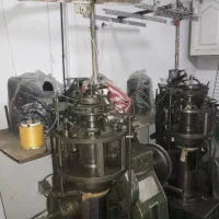 دو عدد دستگاه جوراب بافی به همراه سر دوز و پس دوز