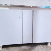 کابینت سالم و تمیز با سینک ظرفشویی