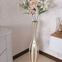 گل و گلدان  زیبا وشیک تمیز در حد نو