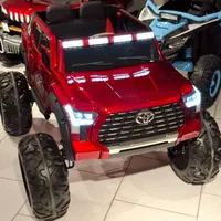 ماشین شارژی تویوتا کمک فنر فلزی تحمل وزن ۱۰۰ کیلو|اسباببازی بچه|مشهد, سناباد|دیوار