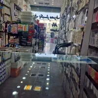 کارگر ساده در ظروف یکبار مصرف