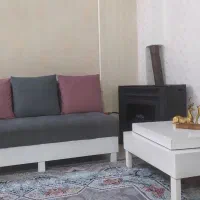 مبل راحتی همراه میز