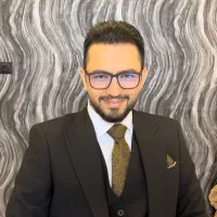 گریم داماد/پاکسازی پوست/سشوار/کوتاهی و اصلاح مو