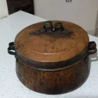 دیگ مسی قدیمی|کلکسیون اشیاء عتیقه|کاشمر, |دیوار