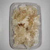 عسل کاملا طبیعی با موم خودبافت زنبور
