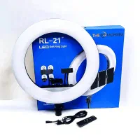 رینگ لایت آرایشگاهی