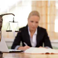 وکیل پایه یک دادگستری