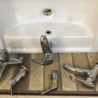 روشویی باپایه وشیرالات بهداشتی|لوازم سرویس بهداشتی|کیش, |دیوار