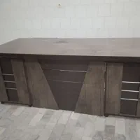 ۲ عدد میز مدیریتی و ۲ صندلی مدیریتی و ۱ کمد زونکن