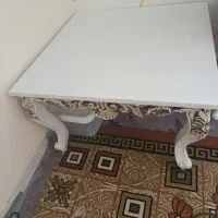 میز مبل و یک عدد گل میز