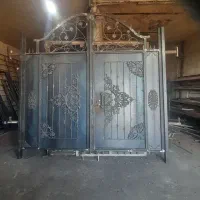 درب حیاطی زیر پله  اهنی مدرن با نصب