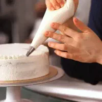 یه نفر آقا قیف زن جهت همکاری در قنادی