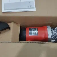 یک دستگاه فرز بزرگ ماکیتا