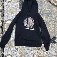 چند تا لباس|لباس|فولادشهر, C3|دیوار