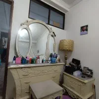 تخت خواب ومیز آرایش و پاتختی  و تشک تختکار کرده