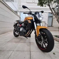 بنلی  300  دو سیلندر صفر طلایی رنگ