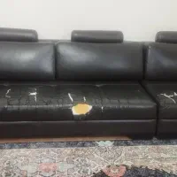 مبل چرم نیاز به تعمیر مقداری پارگی داره