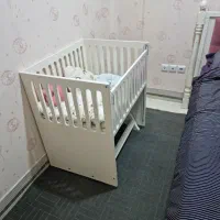 تخت کنار مادر