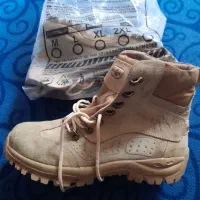 پوتین و لوازم نظامی.