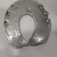 نعل قدیمی و سکه