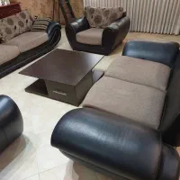 مبل چرمی و میز عسلی